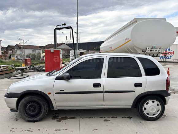 Sahibinden Opel Corsa 1.2 Swing 2000 Model  170.000 km Gri