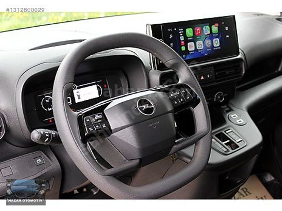 2025 HATASIZ BOYASIZ 9.000 KMde COMBO OTOMATİK 130 PS NAVİGASYON