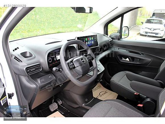 2025 HATASIZ BOYASIZ 9.000 KMde COMBO OTOMATİK 130 PS NAVİGASYON
