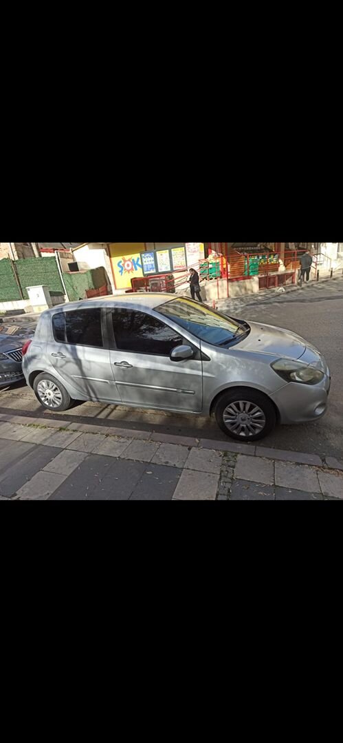 Sahibinden Renault Clio 1.5 dCi Extreme 2011 Model İstanbul 304.500 km Gri (Gümüş) 3