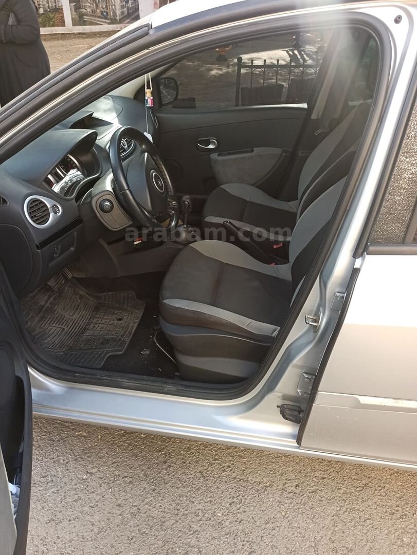 Sahibinden Renault Clio 1.5 dCi Extreme 2011 Model İstanbul 304.500 km Gri (Gümüş) 2