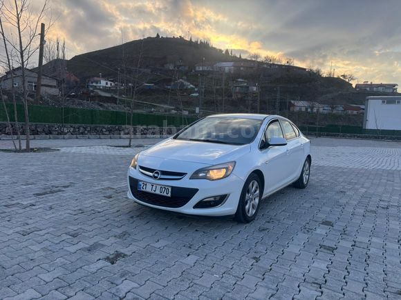 Sahibinden Opel Astra 1.6 Edition 2014 Model  80.000 km Beyaz
