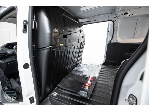 2025 SIFIR PEUGEOT PARTNER VAN 130hp %20 faturalı K.K Taksit