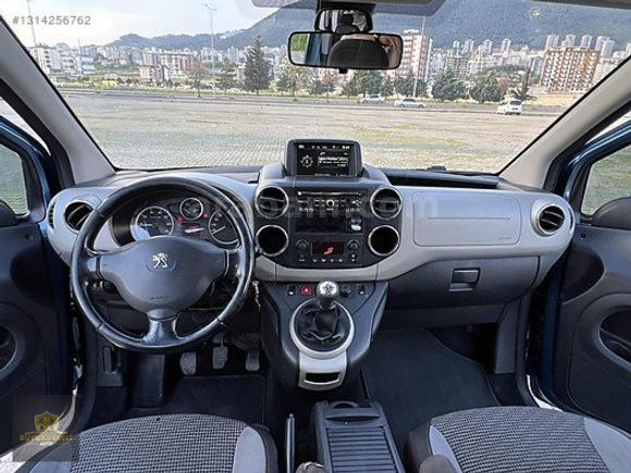 BÜYÜKDERELİ DEN PARTNER ZENİTH ÇOK BAKIMLI DÜŞÜK KM