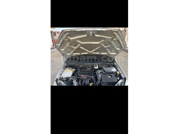 Sahibinden Ford Focus 1.6 Ghia 2004 Model