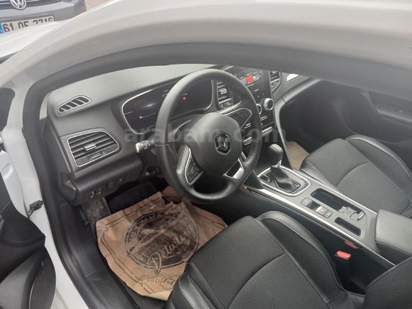 Öğretmenden Renault Megane 1.3 TCe Icon 2025 Model
