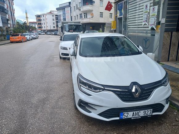 Öğretmenden Renault Megane 1.3 TCe Icon 2025 Model