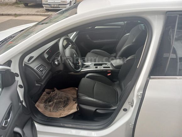 Öğretmenden Renault Megane 1.3 TCe Icon 2025 Model