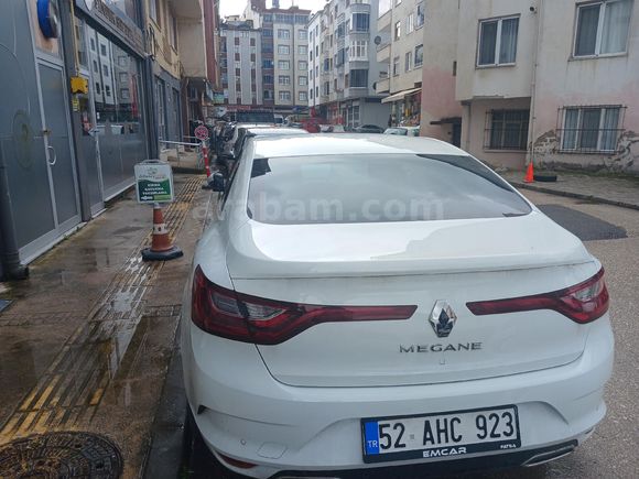 Öğretmenden Renault Megane 1.3 TCe Icon 2025 Model
