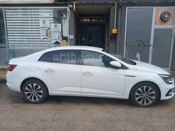 Öğretmenden Renault Megane 1.3 TCe Icon 2025 Model