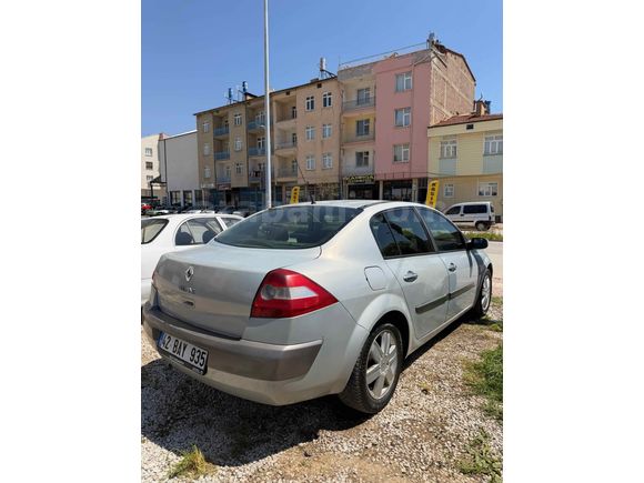 TEMİZ CAM TAVANLI MEGANE 2 MASSRAFSIZ CAM GİBİ 