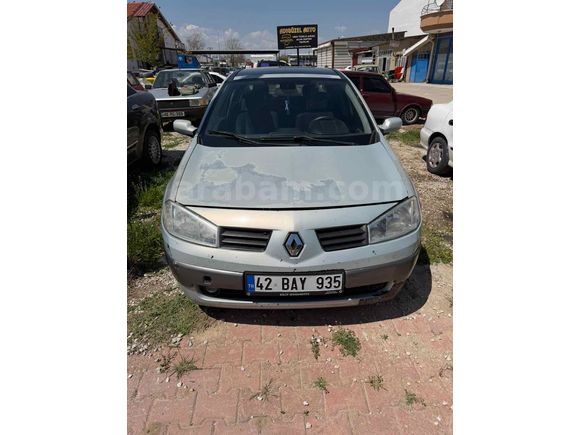 TEMİZ CAM TAVANLI MEGANE 2 MASSRAFSIZ CAM GİBİ 
