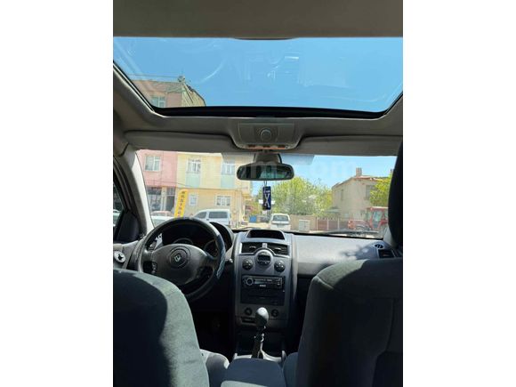 TEMİZ CAM TAVANLI MEGANE 2 MASSRAFSIZ CAM GİBİ 