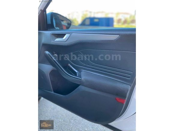 Car xXx'Den FORD FOCUS