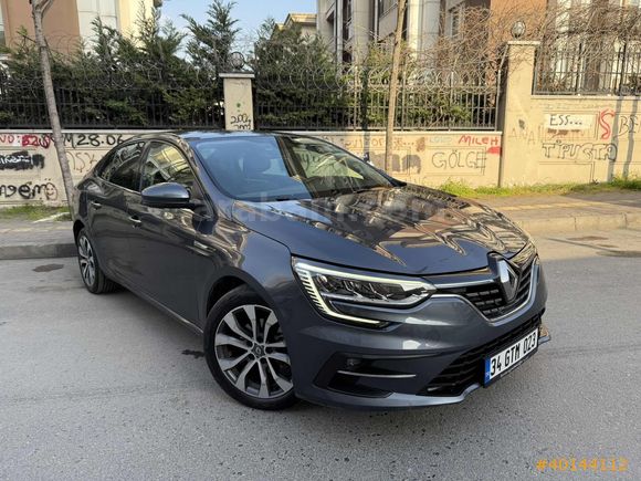 0.68 KREDİ ORANI İLE 2023 MODEL MEGANE İCON PAKET LANSMAN RENK
