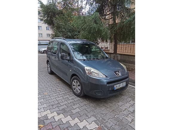 Sahibinden Peugeot Partner 1.6 HDI Comfort 2010 Model İstanbul 180.000 km Mavi (metalik)