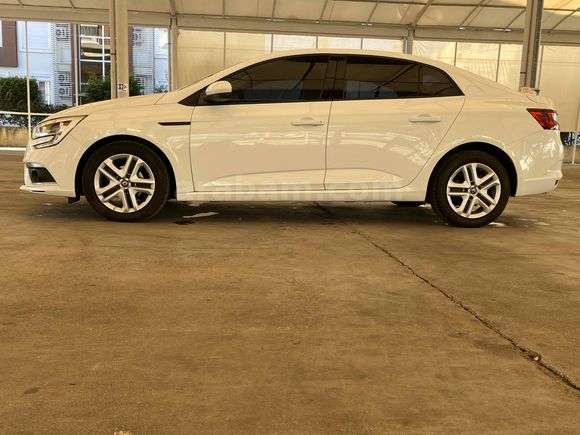 EMSALSİZ TEMİZLİKTE! 42 BİN KM'DE HATASIZ MEGANE 4 JOY