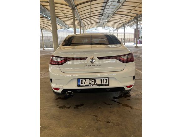 EMSALSİZ TEMİZLİKTE! 42 BİN KM'DE HATASIZ MEGANE 4 JOY
