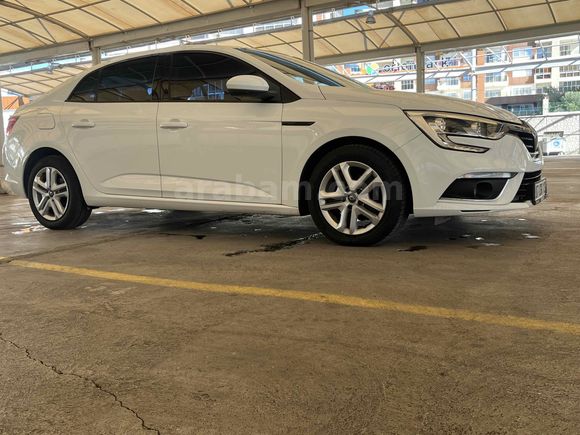 EMSALSİZ TEMİZLİKTE! 42 BİN KM'DE HATASIZ MEGANE 4 JOY