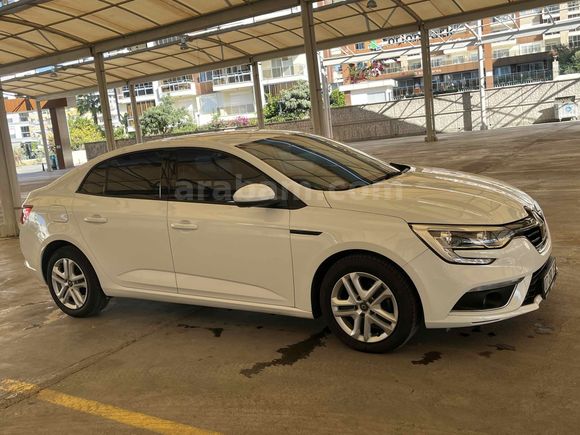 EMSALSİZ TEMİZLİKTE! 42 BİN KM'DE HATASIZ MEGANE 4 JOY