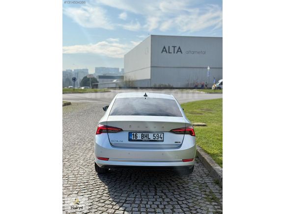 2024 MODEL HATASIZ OCTAVİA 1.5 E-TECH HYBRID PREMİUM DSG