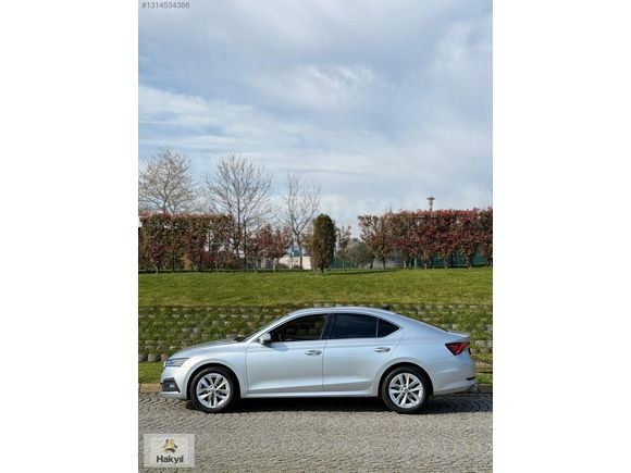2024 MODEL HATASIZ OCTAVİA 1.5 E-TECH HYBRID PREMİUM DSG