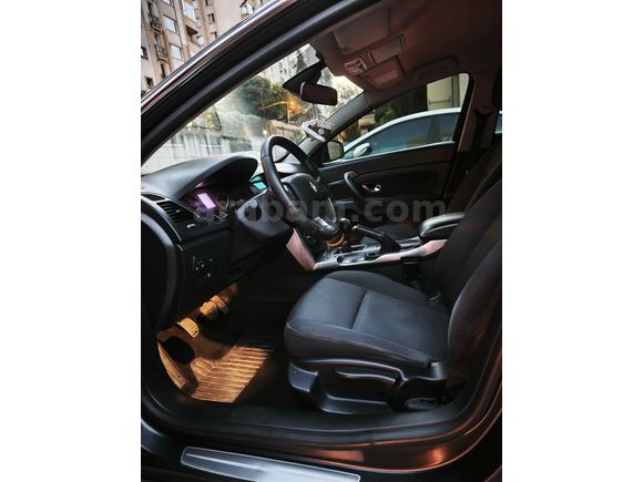 Polis Memurundan Renault Latitude 1.5 dCi Expression 2011 Model 