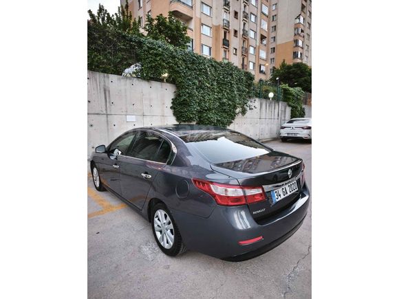 Polis Memurundan Renault Latitude 1.5 dCi Expression 2011 Model 