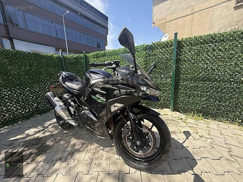 Galeriden Kawasaki Ninja 500 2024 Model İstanbul 22.000 km Siyah