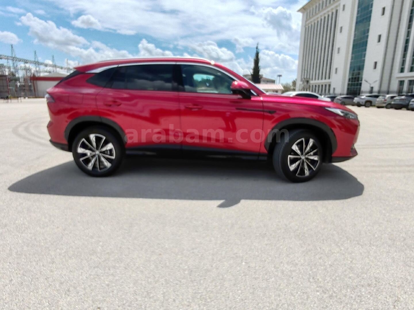 Memurdan MG HS 1.5 T-GDI Luxury 2025 çıkışlı Kırmızı 4