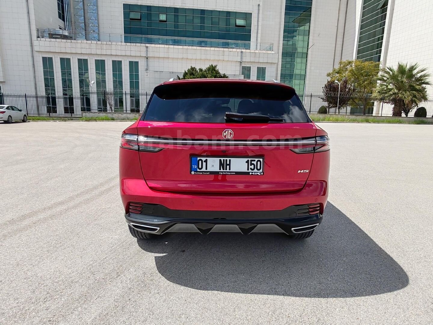 Memurdan MG HS 1.5 T-GDI Luxury 2025 çıkışlı Kırmızı 5