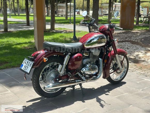EKSPRES PLAZA'DAN 2021 JAWA 300 CL KLASİK TASARIM