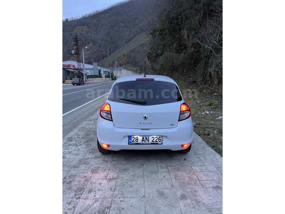 Sahibinden Renault Clio 1.5 dCi Night & Day 2012 Model  95binde
