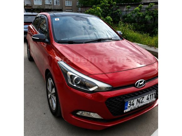 Sahibinden Hyundai i20 1.4 CRDi Style Cam Tavan, temiz