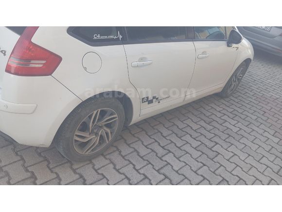 Sahibinden Citroen C4 1.6 HDi VTRPK 2010 Model  301.000 km Beyaz