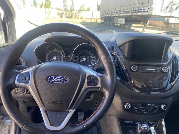 Sahibinden Ford Tourneo Courier 1.5 TDCi Titanium Plus 2023 Model 