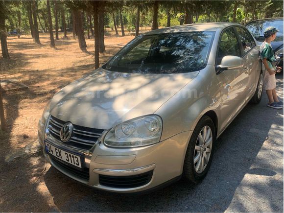 Sahibinden Volkswagen Jetta 1.9 TDi Midline 2007 Model İstanbul 243.000 km 
Bej