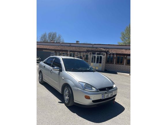 Sahibinden Ford Focus 1.6 Ghia 2001 Model  271.000 km Gri