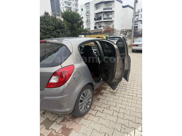 Öğretmenden Opel Corsa 1.4 Twinport Active 2013 Model 