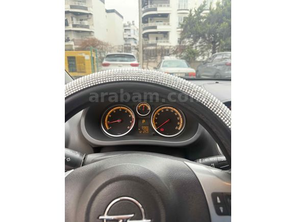 Öğretmenden Opel Corsa 1.4 Twinport Active 2013 Model 