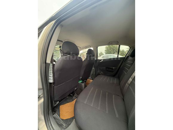 Öğretmenden Opel Corsa 1.4 Twinport Active 2013 Model 
