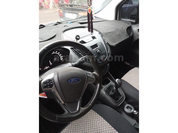 Sahibinden Ford Tourneo Courier 1.5 TDCi delux 2020 Model  160.000 km Beyaz