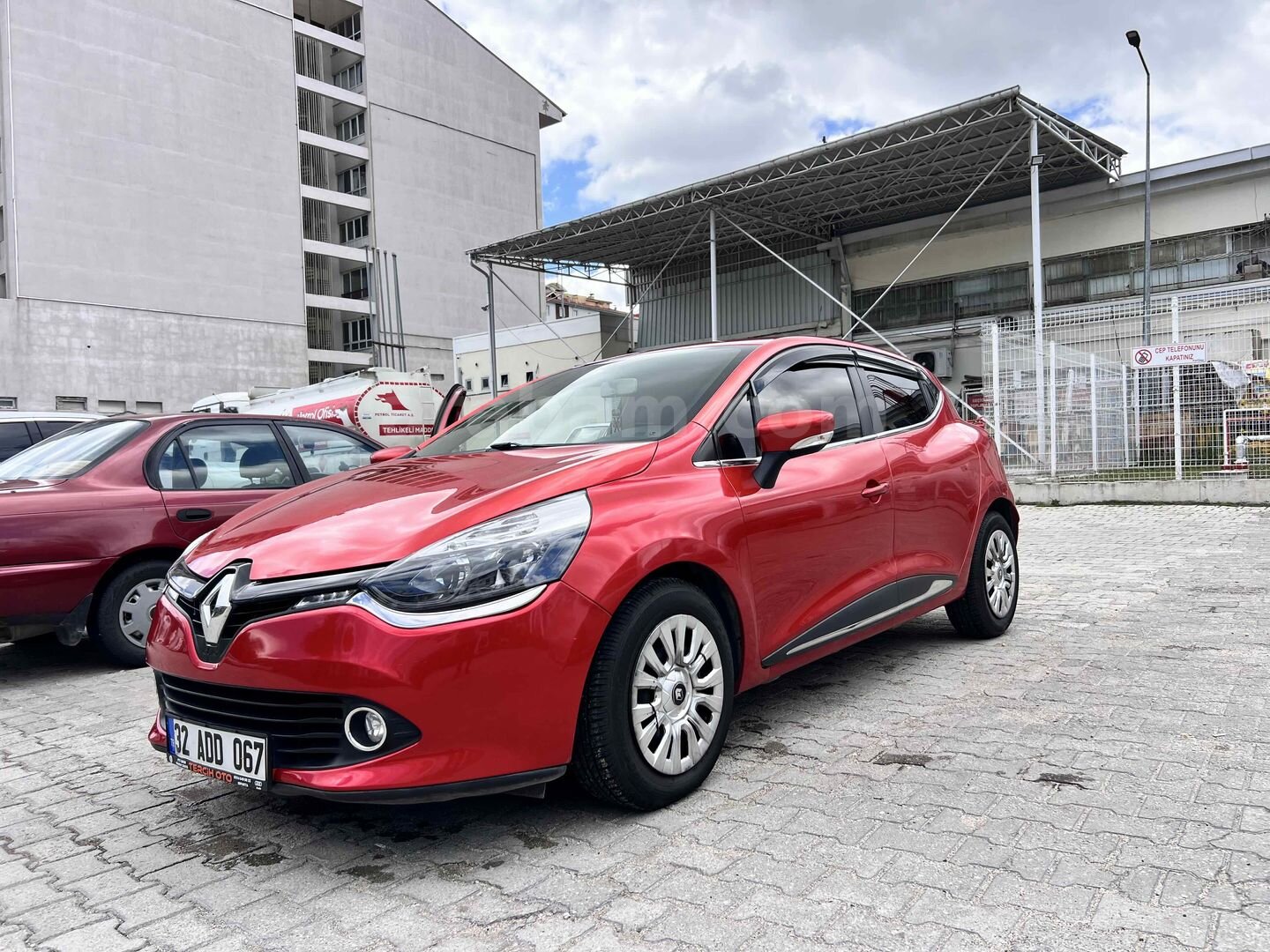 Galeriden Renault Clio 1.2 Joy 2013 Model Isparta 115.000 km Kırmızı 2