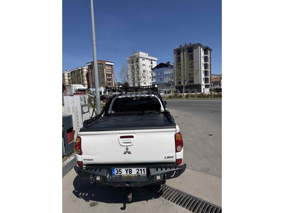 Sahibinden Mitsubishi L 200 4x4 Instyle 2013 Model  270.000 km Beyaz