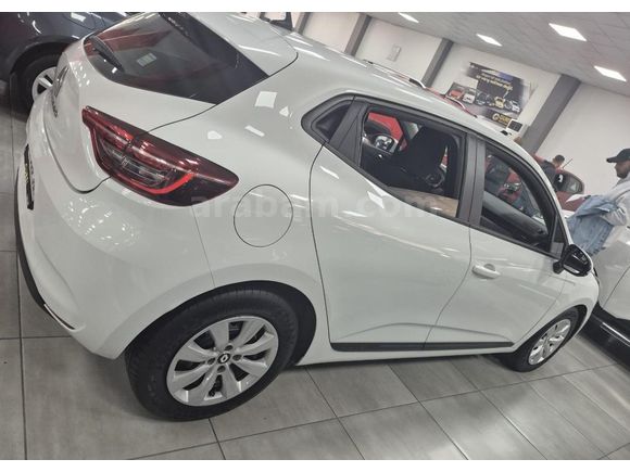 Sahibinden Renault Clio 1.0 SCe Joy 2021 Model  65.000 km Beyaz