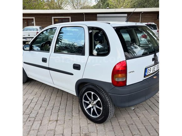 ikinci Sahibinden Opel Corsa 1.2 16 walf 2000 Model