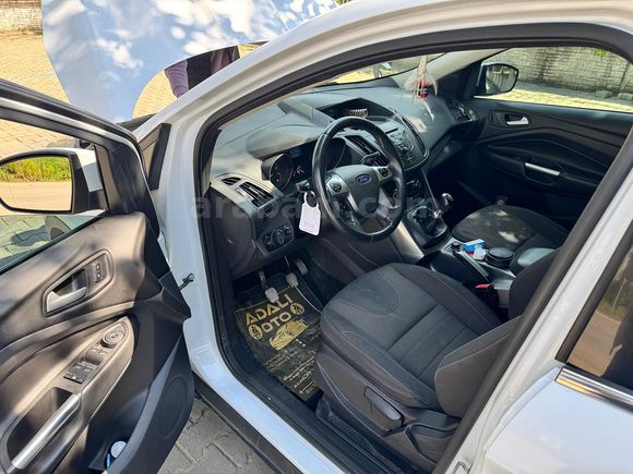 BAYANDAN TRAMERSİZ HATASIZ DÜŞÜK KM 1.5 KUGA