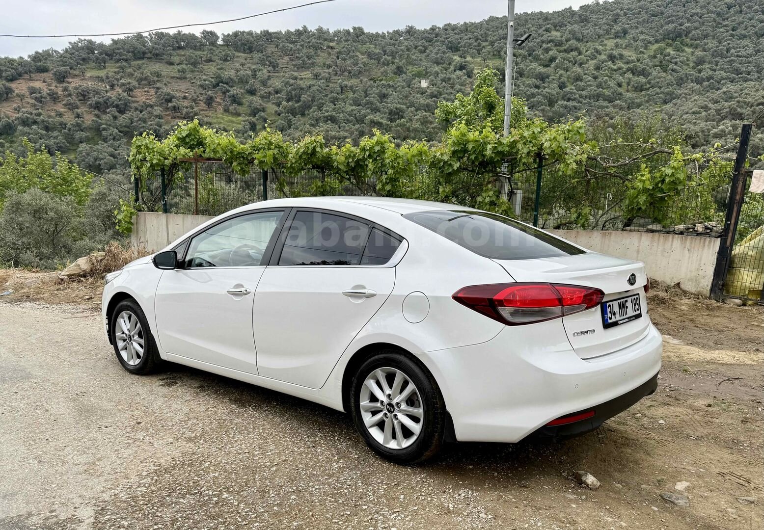 Sahibinden Kia Cerato 1.6 CRDi Concept Plus 2016 Model İstanbul 166.000 km Beyaz 3