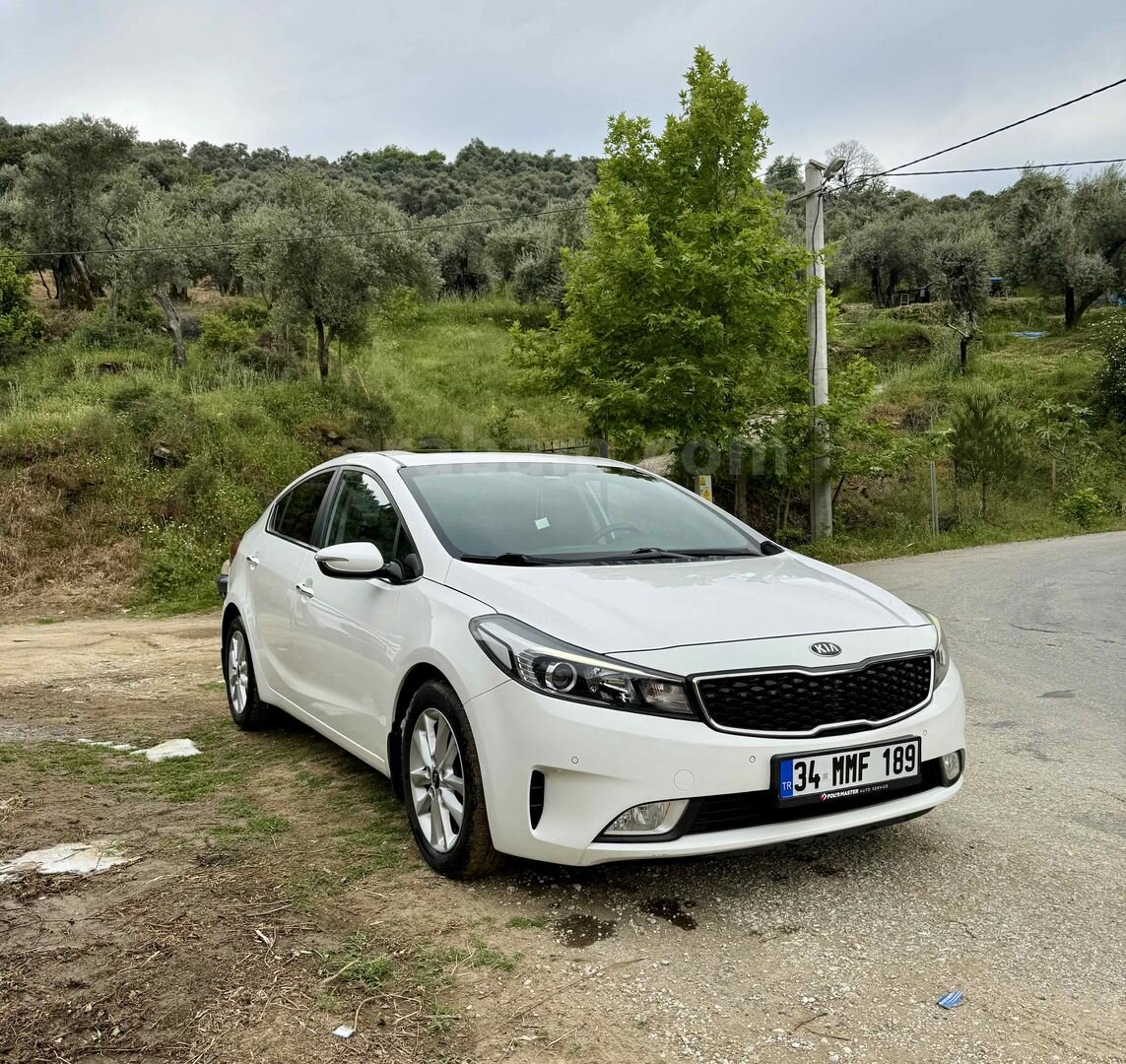 Sahibinden Kia Cerato 1.6 CRDi Concept Plus 2016 Model İstanbul 166.000 km Beyaz 7