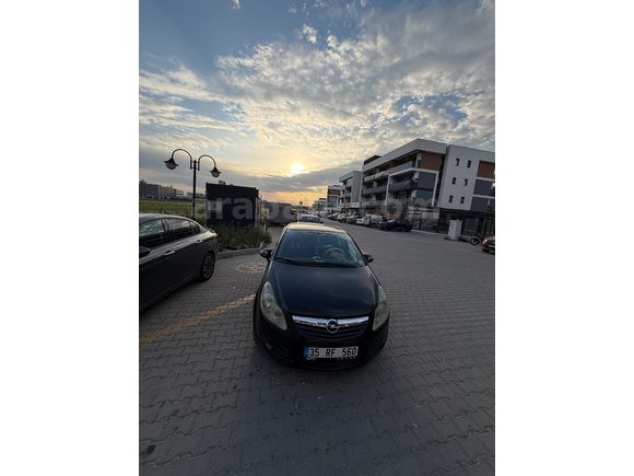 SANRUFLU DEĞİŞENSİZ HATASIZ OPEL CORSA BAYANDAN 